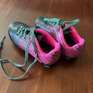 Girls cleats size 8k